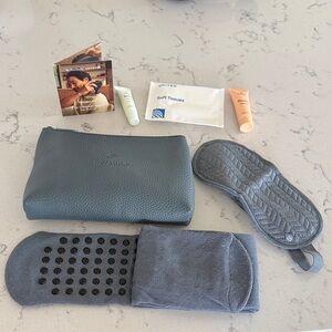 Therabody Travel Bag with travel necessities NEW